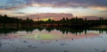 НА РЕКЕ / На гладь воды взирать люблю, 
В ней словно нет теченья.
Я каждый миг ее ловлю
Бесспорно, без сомненья.