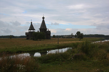 По-над речкою / Церковь Иоанна Златоуста (1665 г) в селе Саунино близ Каргополя.