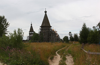 На погосте / Лядининский погост.