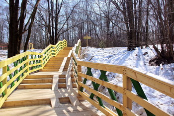 Лестница в весну / В лесопарке - окончание зимы.