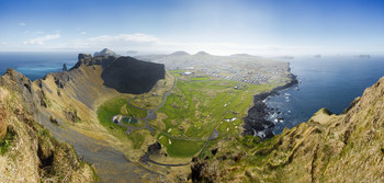 Панорама острова Хеймаэй / архипелаг Вестманнаэйяр, Исландия
