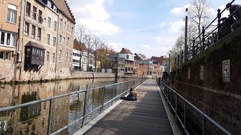 Мехелен / Мехелен расположен в северной части Бельгии на полпути между Антверпеном и Брюсселем. Город был построен в заболоченной местности на реке Дейле, поэтому его часто называют Dijlestad («Город на Дейле»)
https://mandry.club/mista/mexelen/