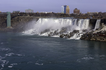 &nbsp; / The late afternoon sun was on the American falls and made it look really beautiful