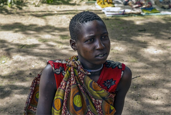 Девушка из племени БУШМЕНОВ / Танзания