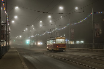 В Весенних туманах... / Ранним утром...