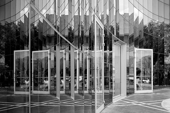 Дом открытых дверей / Фасад