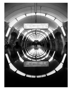  / #mobilephoto #снятонаiphone #mobilephotography #sheglovaphoto #фотографмаринащеглова #метро #московскоеметро #myinspiration #inspiration #bnw #moscow #станциячкаловская #этомойгород #этомояистория