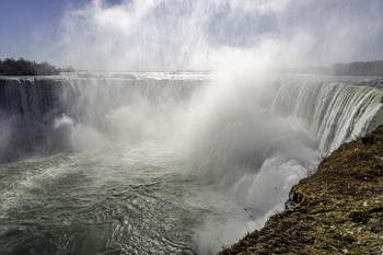 &nbsp; / This picture of the horseshoe falls in Niagara looks like Anry Waters