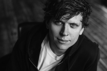 &nbsp; / фото: Марина Щеглова
в кадре: Ignat Kravtsov (Therr Maitz Антон Беляев drummer, LRK trio, Amber Sept, Ludwig / Istanbul Agop artist) – известный джазовый барабанщик, композитор и совершенно невероятный художник. Участник многочисленных международных (Польша, США, Украина, Япония, Германия) джазовых фестивалей. Игнат выступал вместе с Alex Sipiagin, George Cables, Ralph Bowen, Stanley Jordan, Jimmy Huslip, Linley Marthe, Steve Turre, Jaleel Shaw.
локация: Фотостудия Obscur Studio - Москва