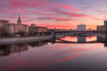 Panorama of Moskva River and White House in the Morning, Moscow, Russia / Panorama of Moskva River and White House in the Morning, Moscow, Russia