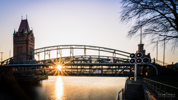 &nbsp; / Die Hubbrücke in Lübeck im Sonnenuntergang