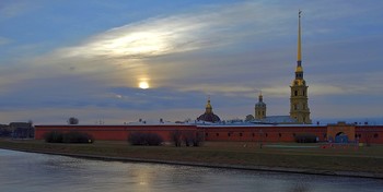 Хмурое утро.... / Петропавловская крепость на рассвете весной 2020 года...