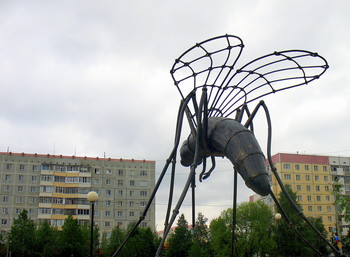 Памятник комару. Усинск. / ***
