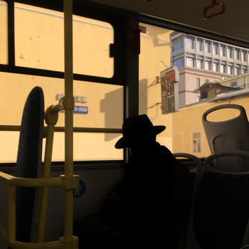 &nbsp; / Мужчина в чёрной шляпе едет в автобусе