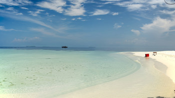 Необитаемый остров и предметы для самоизоляции. / Мальдивы