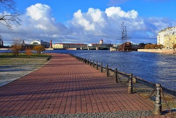 Весеннее утро... безлюдно / Санкт-Петербург весной...
&quot;Тучи над городом встали...&quot;