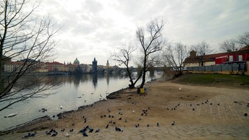 Пустые города / Фото опустевшей на время карантина Праги.
