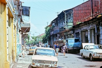 Улочка города. / Батуми. Съёмка 1982 г. Обработка слайда.