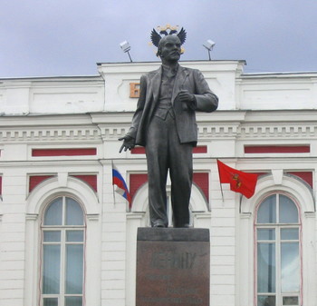 С праздником! / Связь времен....