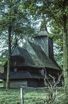 Деревянные храмы. / Съёмка 1977 г. Храм в с.Репинное. Карпаты. Украина.
Храм в с.Яремча:
[img]https://i.imgur.com/MFnmWCX.jpg[/img]
с.Ростока.Введенская ц.:
[img]https://i.imgur.com/QPdO0TY.jpg[/img]
с.Подобовец. Никольская ц.
[img]https://i.imgur.com/sho1pi6.jpg[/img]
Храм в с.Соймы:
[img]https://i.imgur.com/E4tTLuH.jpg[/img]