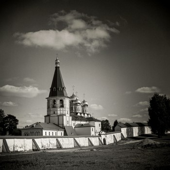 Иверский монастырь. / Мужской Иверской Иконы Божией Матери Монастырь. Новгородская область. Валдай. Ч/б пленка (w/b film)