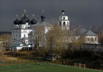 Май Трифоновского монастыря / В губернском городе &quot;К&quot;