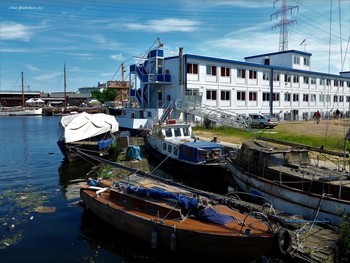 Harburger Binnenhafen / Речной порт. Гамбург
https://www.youtube.com/watch?v=_8iY4QcGL-A&amp;t=8s https://www.youtube.com/watch?v=EVMHpH6SJxA

Корабли на Эльбе:

https://www.youtube.com/watch?v=DA7DProSV6o&amp;list=UUEOp3amNaNT0205lPmdFi8w&amp;index=19

Портовый центр и складской район Гамбурга:

https://www.youtube.com/watch?v=i0kxa-sex6o

https://www.youtube.com/channel/UCEOp3amNaNT0205lPmdFi8w/videos?

https://www.youtube.com/watch?v=IGn-NNqkBL0

https://www.youtube.com/watch?v=dZ1W9amrFdg