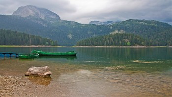 Дождливый день / Высокогорное озеро в Черногории
