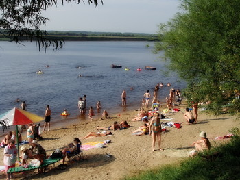 Жаркое лето. / Дубна, Волга, пляж, отдыхающие.