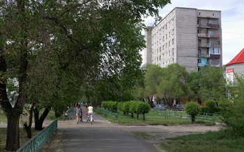 Майские улицы города / Городские улицы в городе Черногорск, Республики Хакасия, в месяце май.