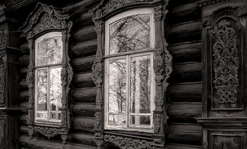 Windows Professional / Старый дом с резными наличниками