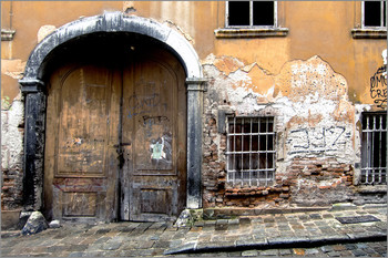 The old house... / Город и деревня