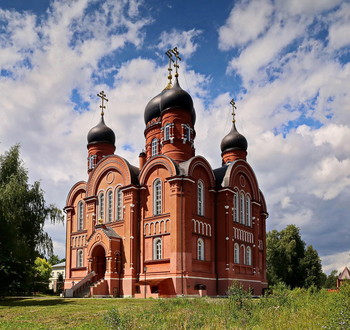 Собор Вознесения Господня / Собор Вознесения Господня в Крестовоздвиженском Иерусалимском монастыре . Четырёхстолпный пятикупольный собор в неорусском стиле. Построен в 1890-1896 г.