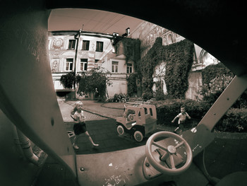 во дворе / Санкт-Петербург двор