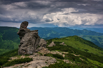 Ушастый камень / Вид на долину при подъеме на Черногорский хребет (Карпаты). 21 июня 2019 г.

Еще несколько фото этого дня:

[img]https://i.imgur.com/3WYfjUd.jpg[/img]

[img]https://i.imgur.com/W9RQD7l.jpg[/img]