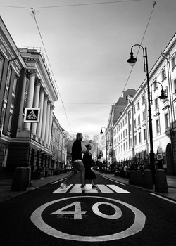  / #mobilephoto #снятонаiphone #mobilephotography #sheglovaphoto #фотографмаринащеглова #композиция #moscow #moments #bnw #bnwphotography #art #streetphotography #street #этомойгород #этомойдом