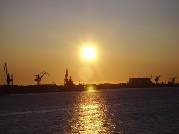 Утро в порту / море..восход..лето
