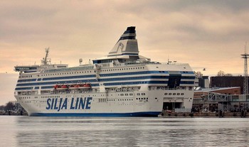 Лайнер &quot;SILJA LINE&quot; / Лайнер &quot;SILJA LINE&quot;, вмещающий до 3 тысяч пассажиров, предлагает все необходимое для того, чтобы путешествие запомнилось надолго: изысканный комфорт и безупречный сервис, казино и ночные клубы, рестораны и бары, магазины, сауны и самое главное - атмосферу головокружительного праздника.