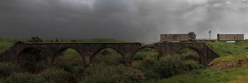 Граница / Мост через Иордан... Справа - Израиль, слева - Иордания.