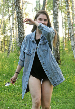 Юля / В лесу