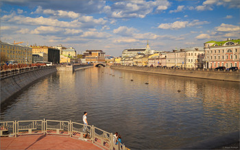 Вид на Водоотводный канал с Лужкова (Третьяковского) моста / ***