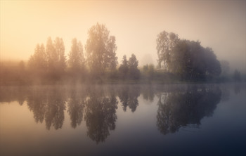 Градиенты утра... / Рассвет на лесном озере.