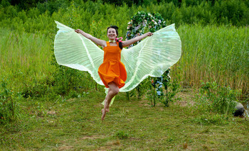 Я бабочка капустница / выступление шоу-группы на праздновании дня Ивана Купала. Лес под Санкт-Петербургом, июль 2020