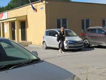 В поисках объекта / Одна в городе.