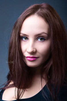 Девушка на синем фоне - Вораевич / Девушка на синем фоне: https://www.voraevich.com/ru/girl-on-a-blue-background-ru/
