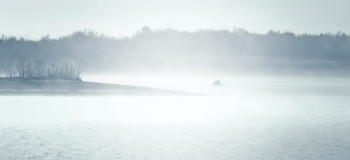 Туман на реке... / и рыбаки в лодке