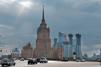 Гостиница Украина / Вторая по высоте из семи сталинских высоток (202 м) и последняя по дате окончания строительства (1957). Приватизирована в 2005 г. Ныне гостиница Рэдиссон