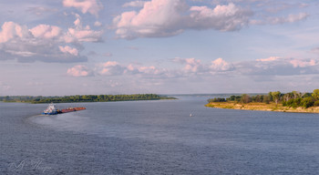 Из далека долго / ...течёт река Волга. Панорама из пяти вертикальных кадров