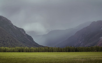 Morning ... After rain ... Geometry of mountains in fog ... / Morning ... After rain ... Geometry of mountains in fog ...