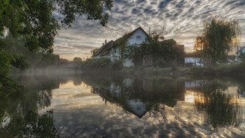 Рассвет на Бренце / на реке Бренц в жилом районе Мергельштеттен, г. Хайденхайм
